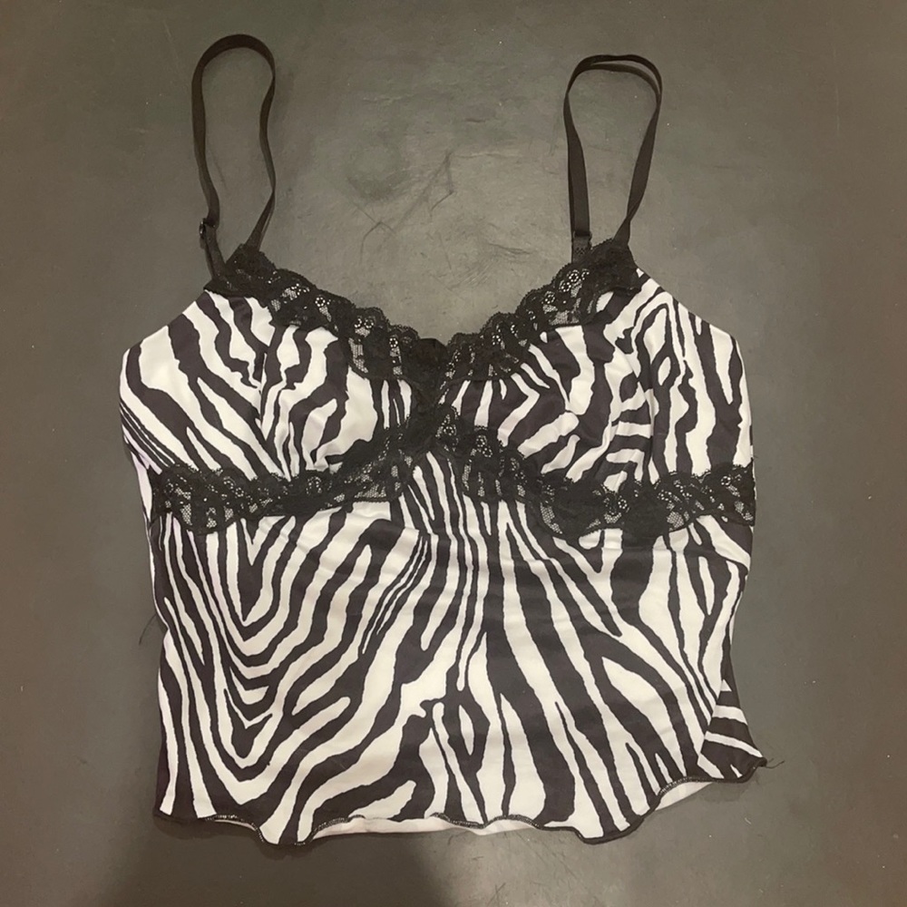 black and white womans zebra tank top